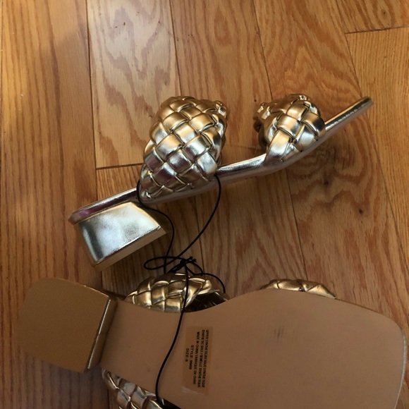 Women’s gold slippers - Picture 4 of 5